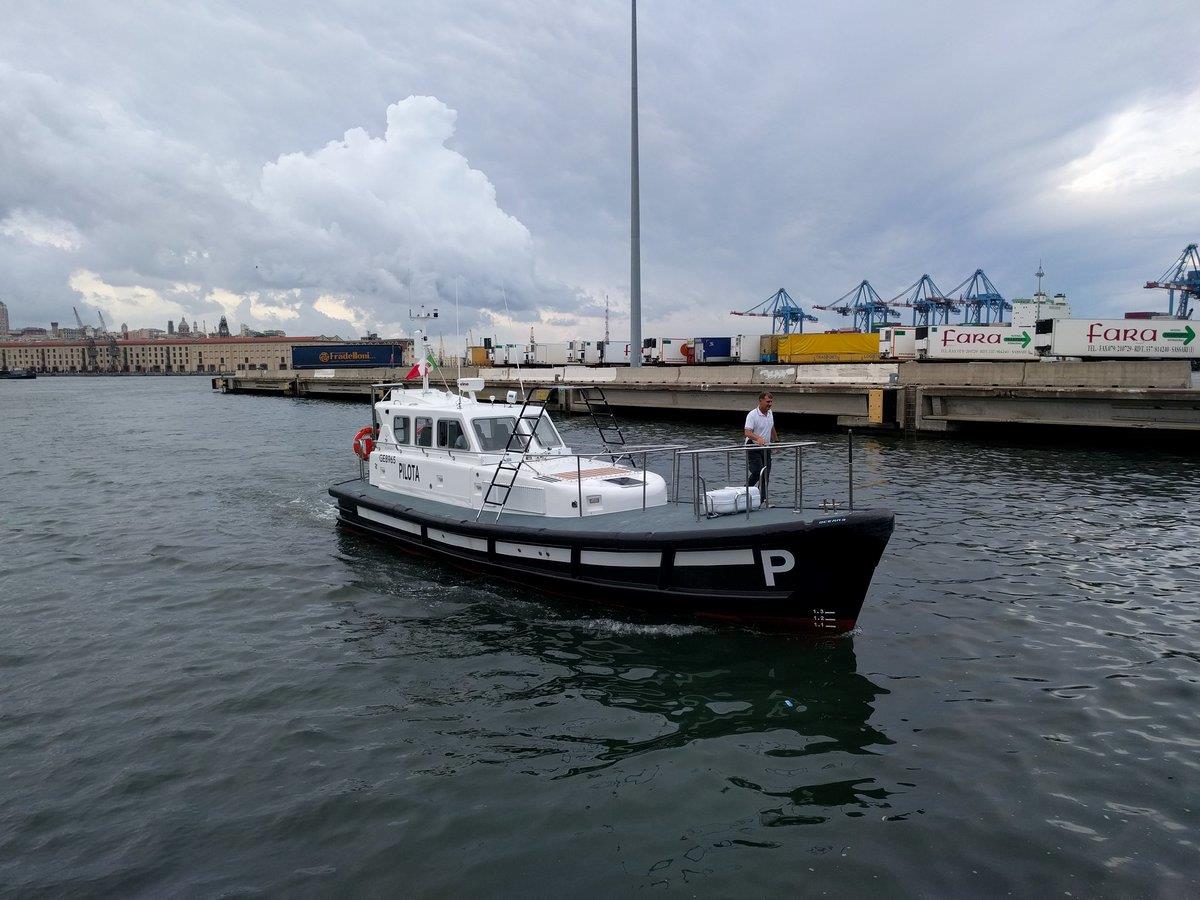 Ocean 3 Workboat Fender Systems - Pilot Boat Genova - Gemini Italia