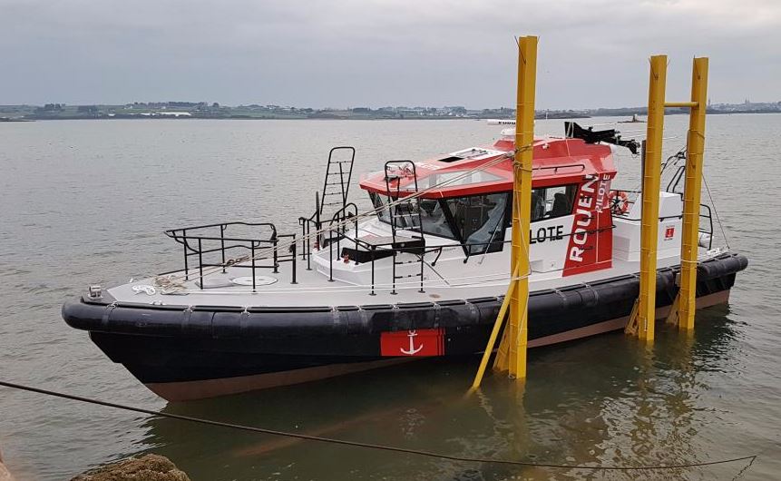 Ocean 3 Workboat Fender System - Pilot Boat Pélican - La Seine Station