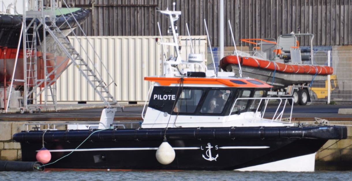 Ocean 3 Workboat Fender Systems - Pilot Boat Garnier - La Loire