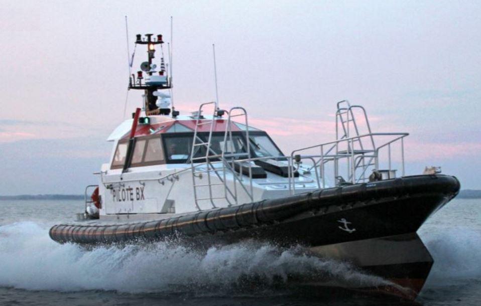 Ocean 3 Workboat Fender Systems -  Pilot Boat Rumba Bordeaux