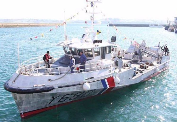 Equipements Défenses de Vedettes Ocean 3 - Patrouilleur Surveillance des Pêches Françaises Caouane