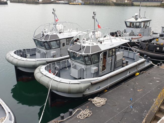 Défenses de Vedettes - Nouveaux Pousseurs RP6 Marine Nationale - Chantiers Gléhen 01 