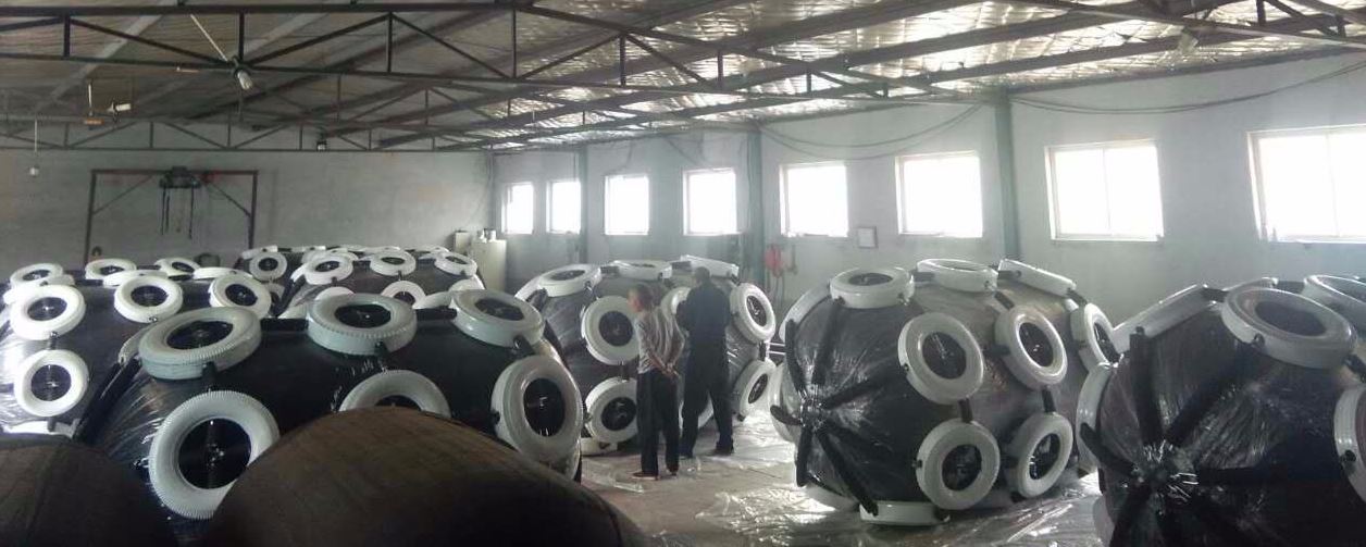 Ocean 3 Inflatable Fenders - 17 Fenders Ø 2,0 x 3,5 m - 01