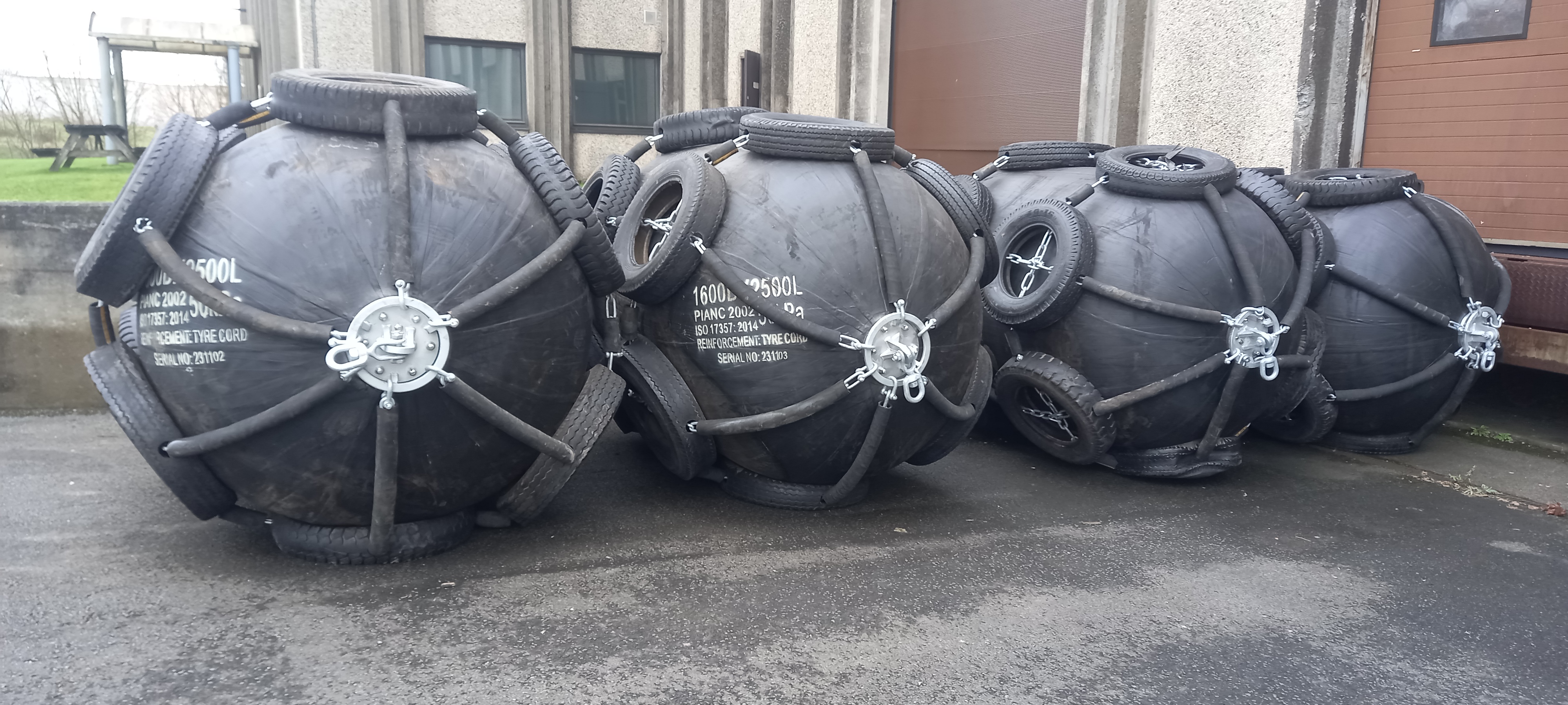Ocean 3 Inflatable Fenders - 4 Fenders Ø 1,6 x 2,5 m Dunkerque Harbor Pilots