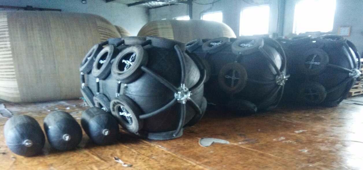Ocean 3 Inflatable Fenders - 3 Fenders Ø 1,5 x 3,0 m & 3 Ø 0,6 x 1,3 m