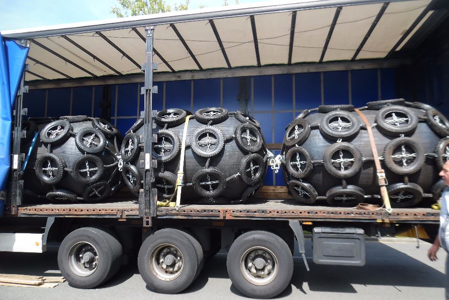 Inflatable Fenders Ocean 3 - 3 Fenders Ø 1,5 x 3,0 - 02