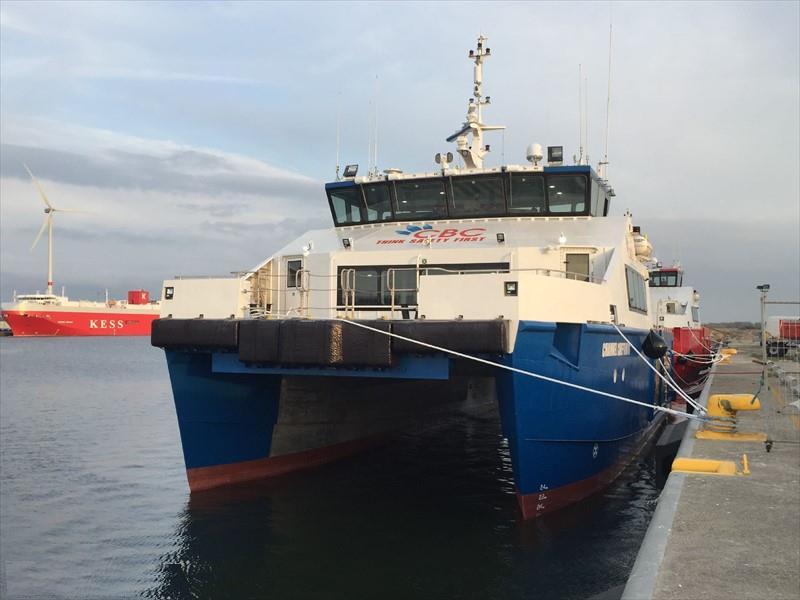 Wind Farm Support Vessel Fendering - WFSV 109 - Channel Chieftain IX - 01