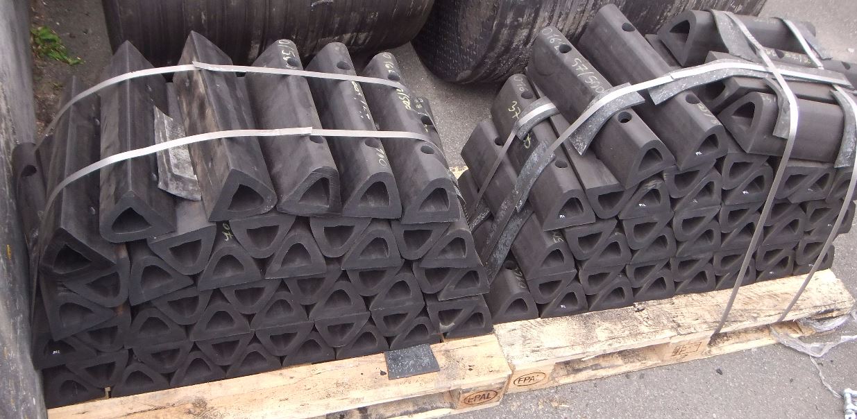 Delta Rubber Fenders - D100 x 500 mm