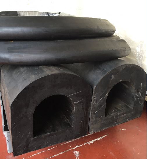 Delta Rubber Fenders - D400 x 1200 mm + D80 mm 