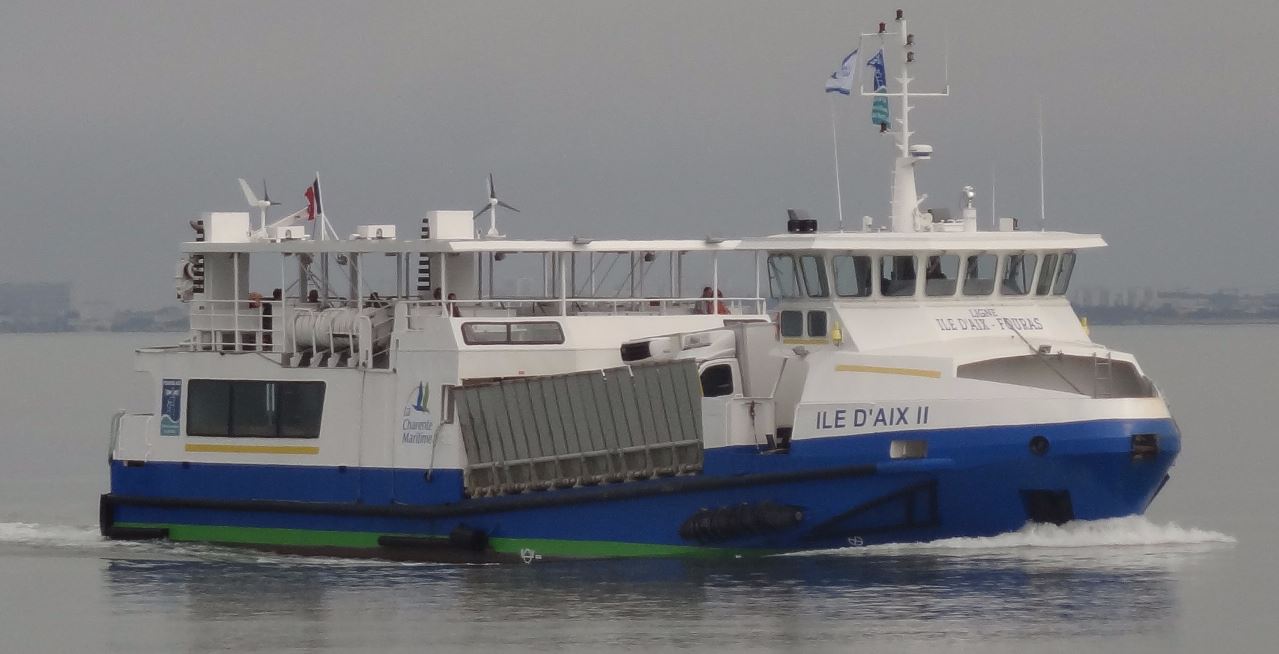 Patrol Boat Fendering - Aix- Fouras Passengers Boat 01