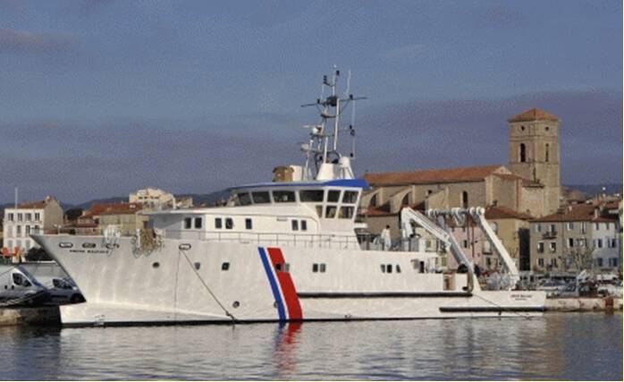 Ocean3 Workboat Fender Systems - André Malraux 42 m DRASSM Survey Boat 