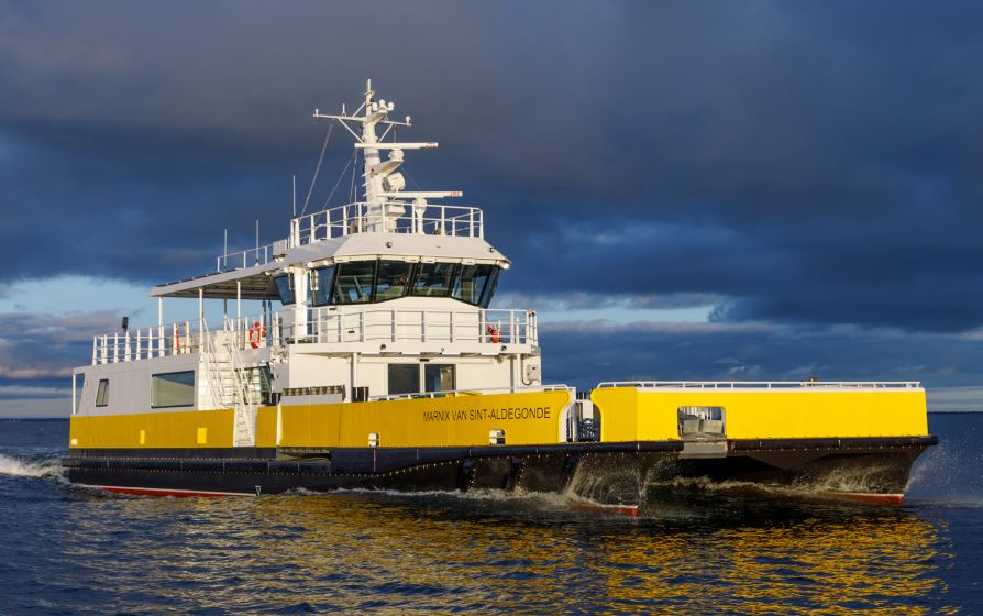 Equipement Défenses de Vedettes Ocean 3 - Ferry Electrique 30 m sur L'Escaut