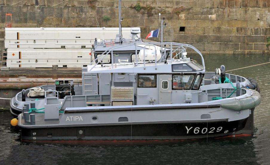 Défenses de Vedettes - Nouveaux Pousseurs Marine Nationale - Chantiers Gléhen 02