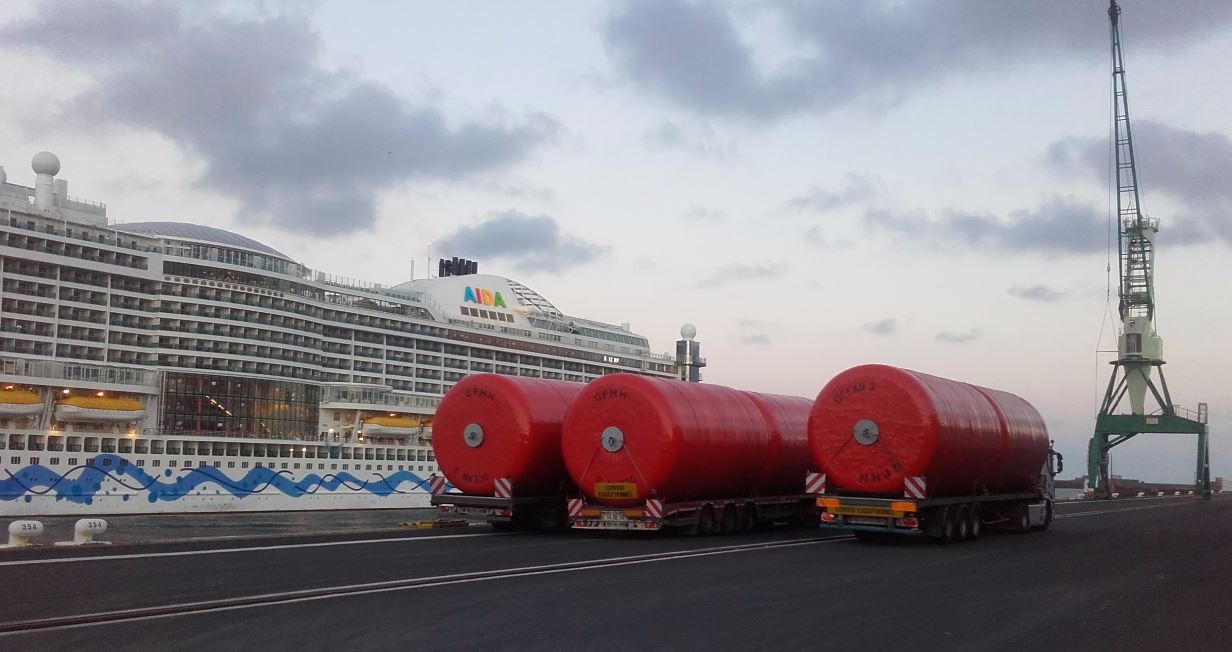 10 Foam Filled Fenders Ø 3,3 x 6,5 m - Cruise Quay of Le Havre 02