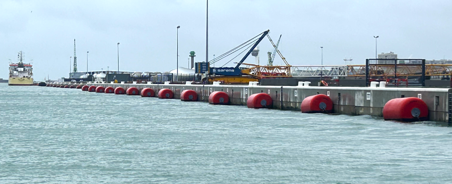 Ocean 3 Foam Filled Fenders - 23 Fenders Ø 2 x 3,5 m Johannes Couvert Quay Le Havre