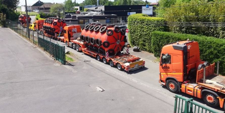 Ocean 3 Foam Filled Fenders - 6 Chain and tire net Fenders  Ø 3,7 x 6,5 m - Port of Southampton