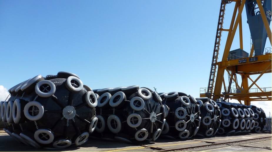 Ocean 3 Foam Filled Fenders - 6 Chain and Tire net Fenders Ø 3 m x L 6 m