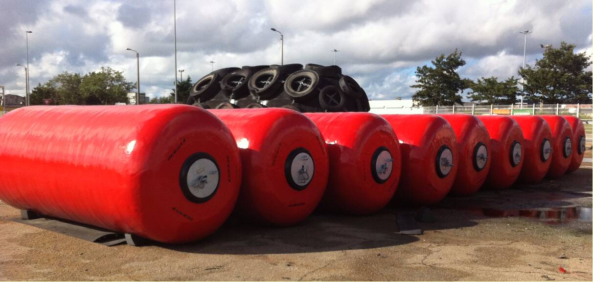 Ocean 3 Foam Filled Fenders - 3rd set 9 Fenders Ø 1,5 m x L 4,0 m - Le Havre Harbour