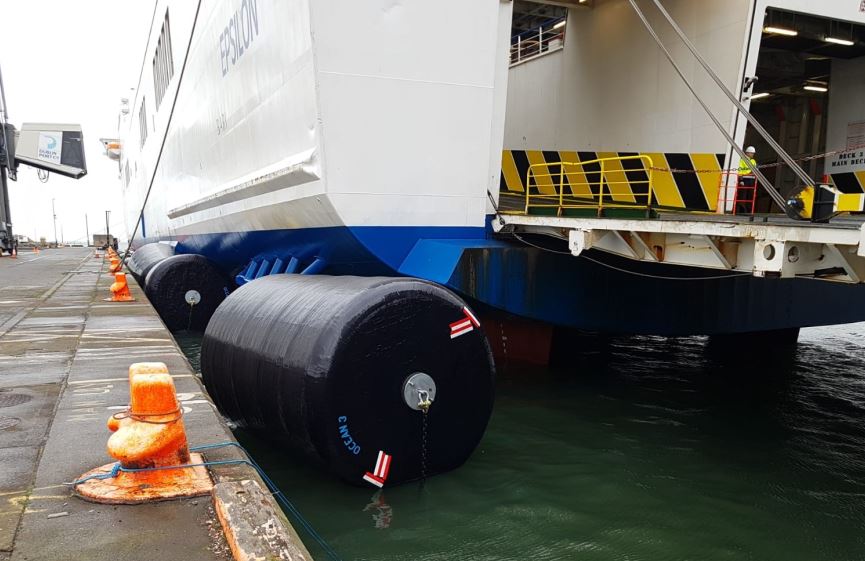 Ocean 3 Foam Filled Fender - 3 DCT Ø 3,2 m x 5 m Dublin Harbour