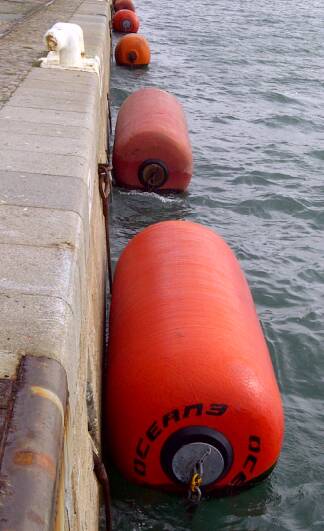 Ocean 3 Foam Filled Fenders - 10 DCT Ø 1,5 x 4 m Le Havre Harbour