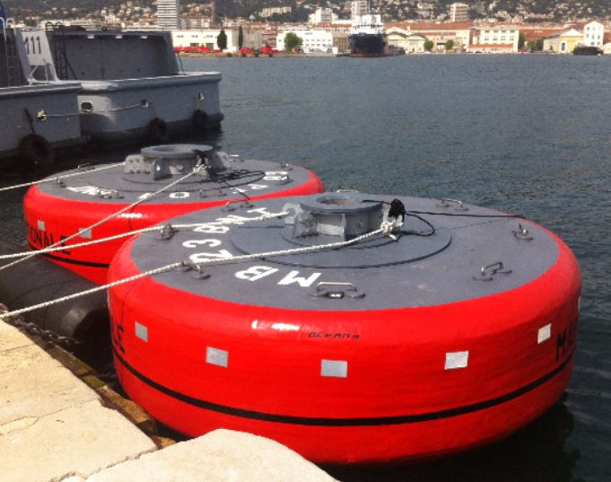 2 Mooring Buoys among 12 for Medium Boats - Launching