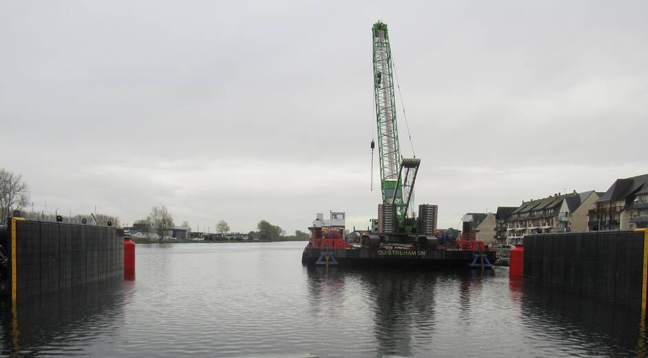 4 Donut Fenders Ø 2,4 m Ocean 3 - Lock entrance of Caen Ouistreham 01